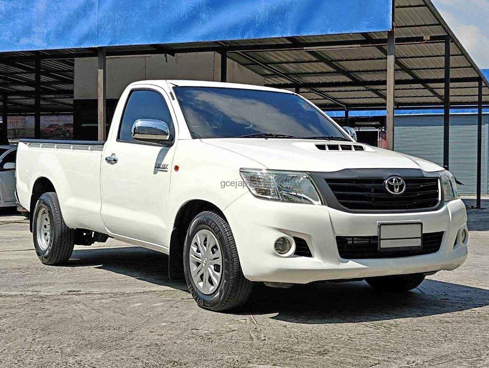 Toyota Hilux single cabine 2.5L white manual